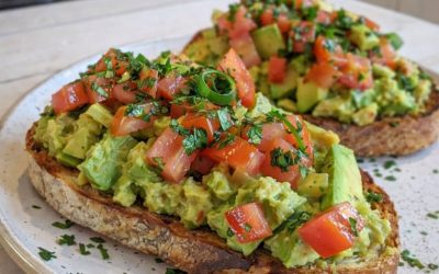 Čerstvá a lahodná bruschetta s avokádom