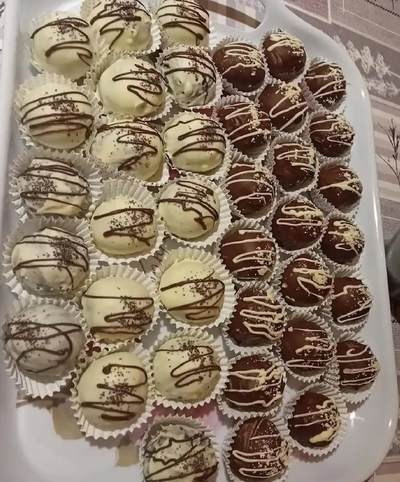 Veľmi dobré NEPEČENÉ VIANOČNÉ GULE, ktoré okamžite zmiznú zo stola! Recept na 2 druhy….