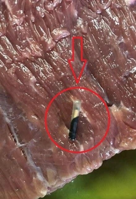 Kúpil som si mäso v obchode a objavil som tam niečo nezvyčajné: bol som veľmi prekvapený, že sa to v produkte nachádza.