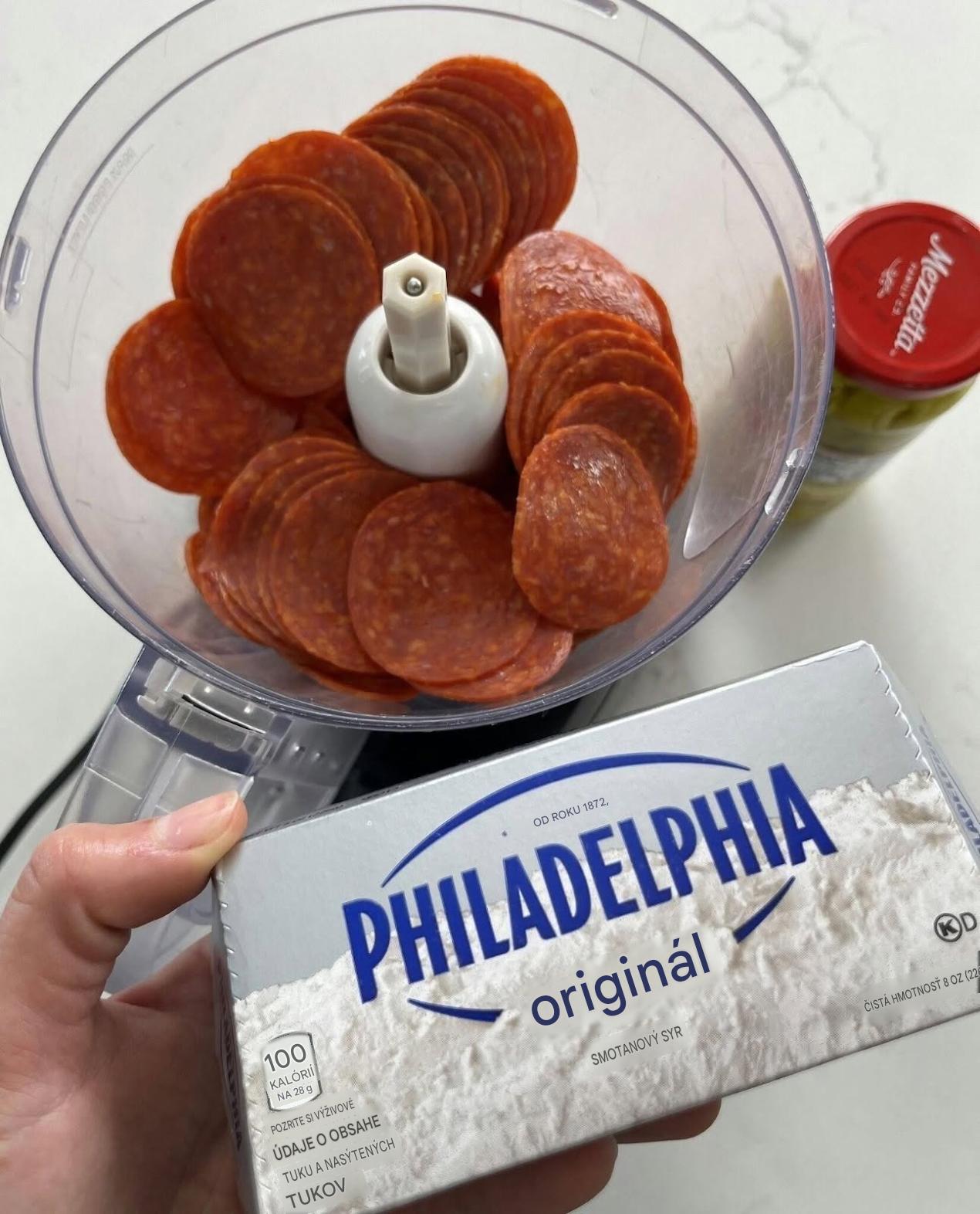 Pre najchutnejší predjedlo pridajte do kuchynského robota balíček plátkov pepperoni