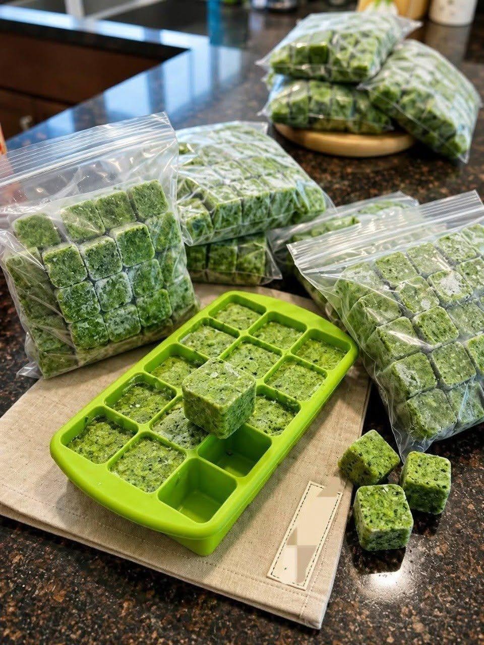 čerstvé oregano, rozmarín, petržlenová vňať, tymian a bazalka
