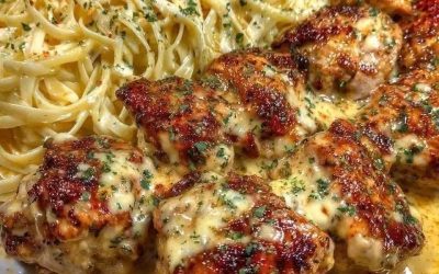 Krémové kuracie mäso s cesnakom a maslom s linguine Alfredo, varené vo fritéze