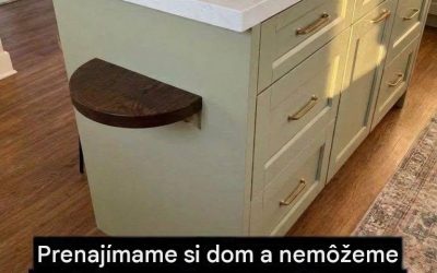 Prenajímame si dom a nemôžeme prísť na to, k čomu je tá divná polica vedľa kuchynského ostrovčeka. Zdá sa, že to nikto nevie. Máte nejaké nápady? Z toho šaleme!👇