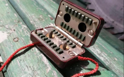 Nájdené v dome postavenom v roku 1914 – Uhádnete, na čo slúžilo toto podivné zariadenie Siemens? 👇 Odpoveď nájdete v komentároch